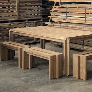 Conjunto 1 mesa 1,10 x 2,20 y 6 bancos 0,90 exterior.